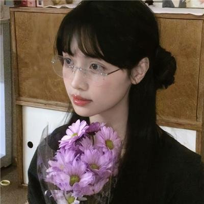 刻在石磨上的勋章